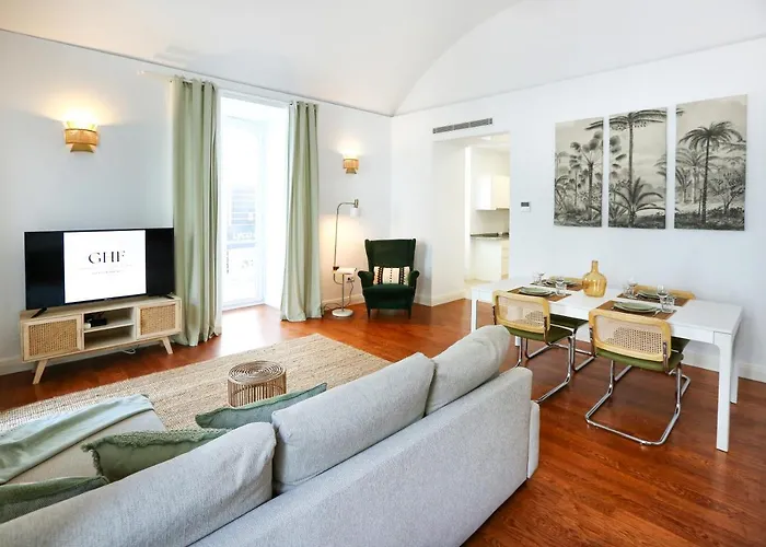 Coast Guard Apartment *